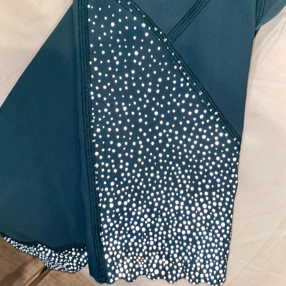 Lululemon 7/8 leggings emerald w/ reflective dots